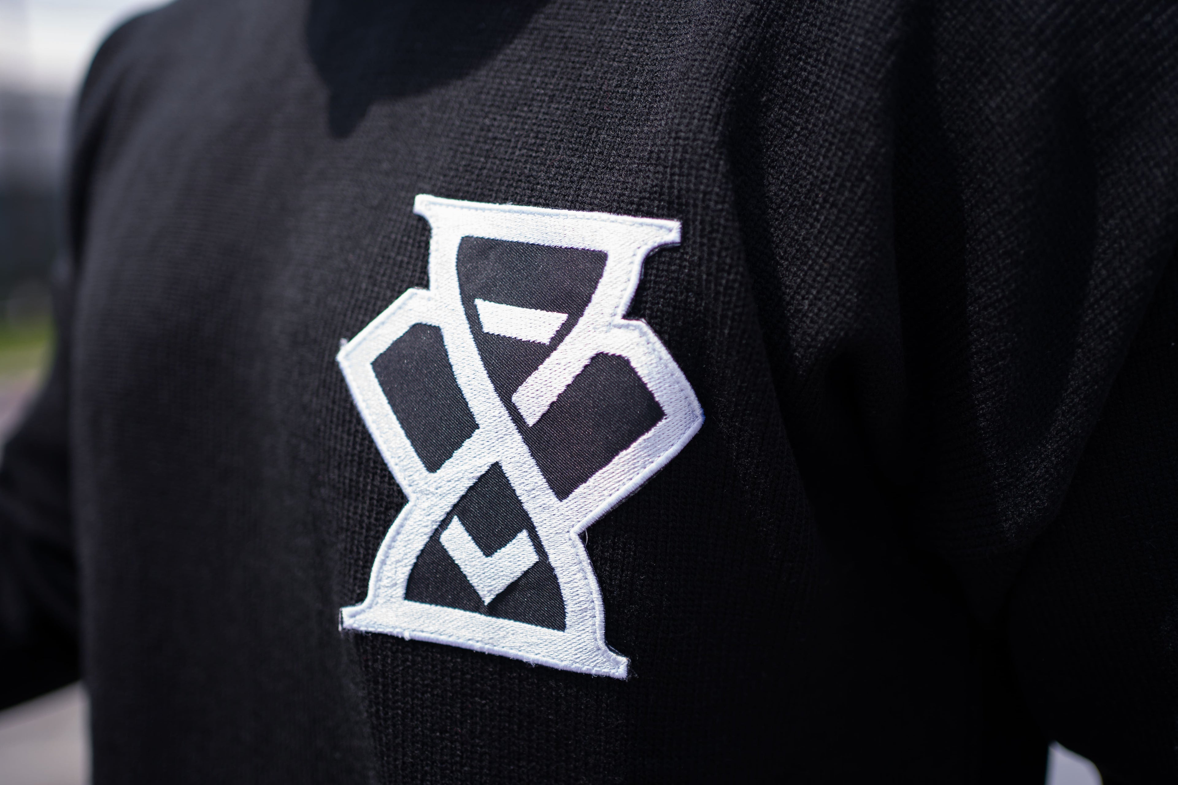 DQ KNIT SWEATER BLACK